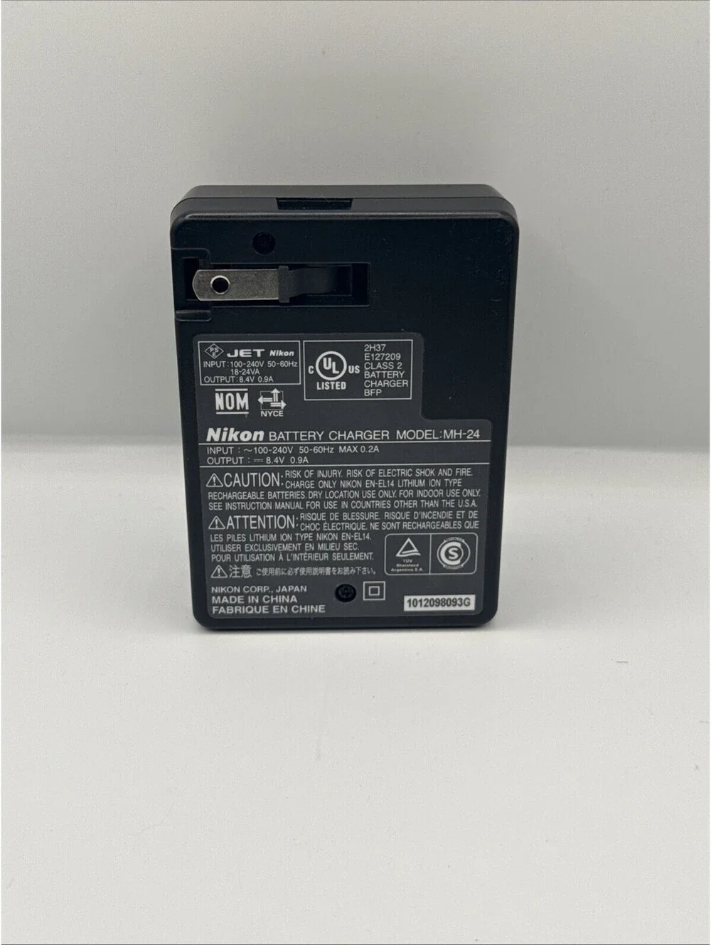 Genuine NIKON MH-63 Battery Charger And Lithium-Ion EN-EL10 Coolpix Battery